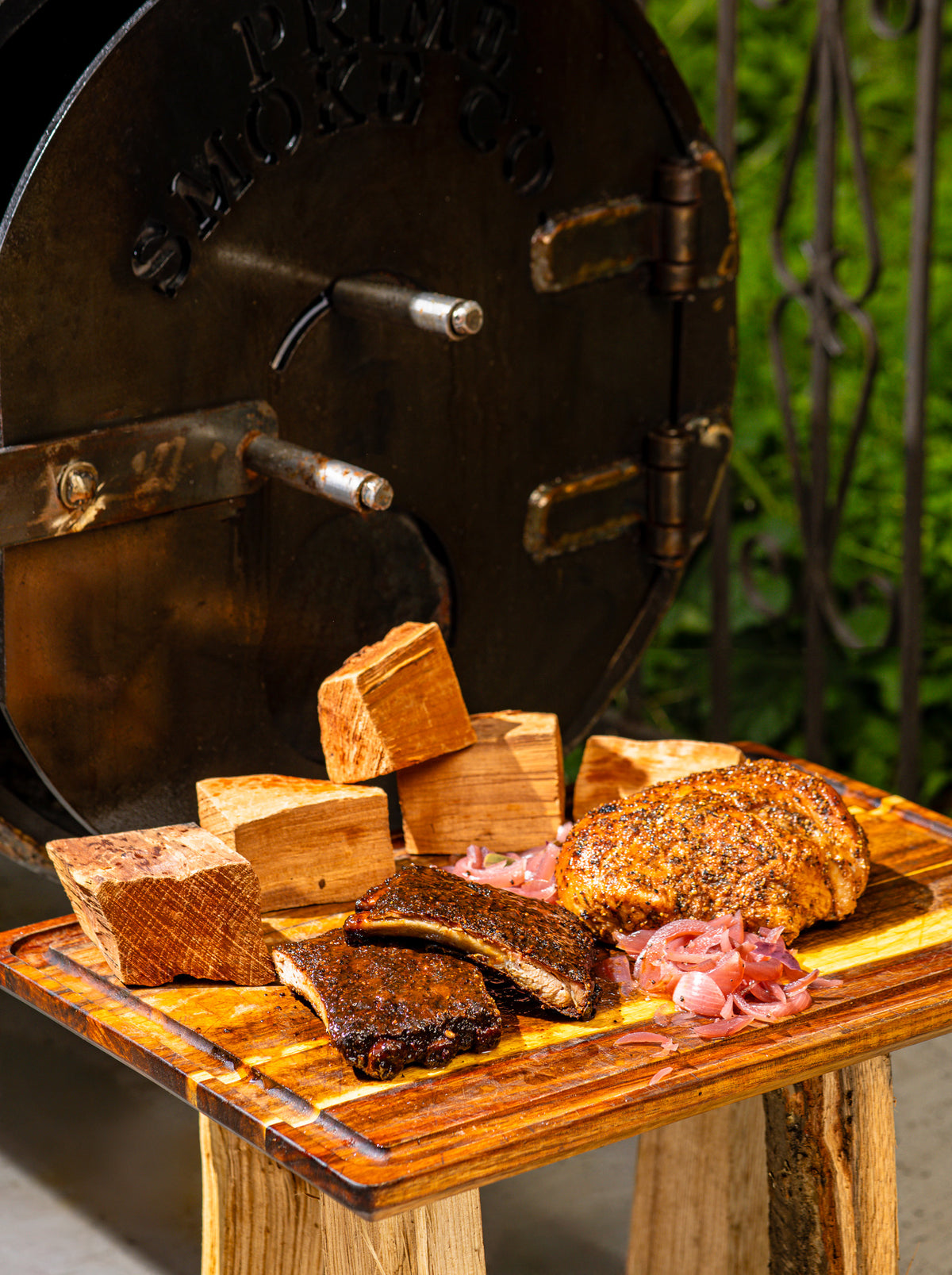 SPLITS smoking wood chunks with smoked ribs and pork